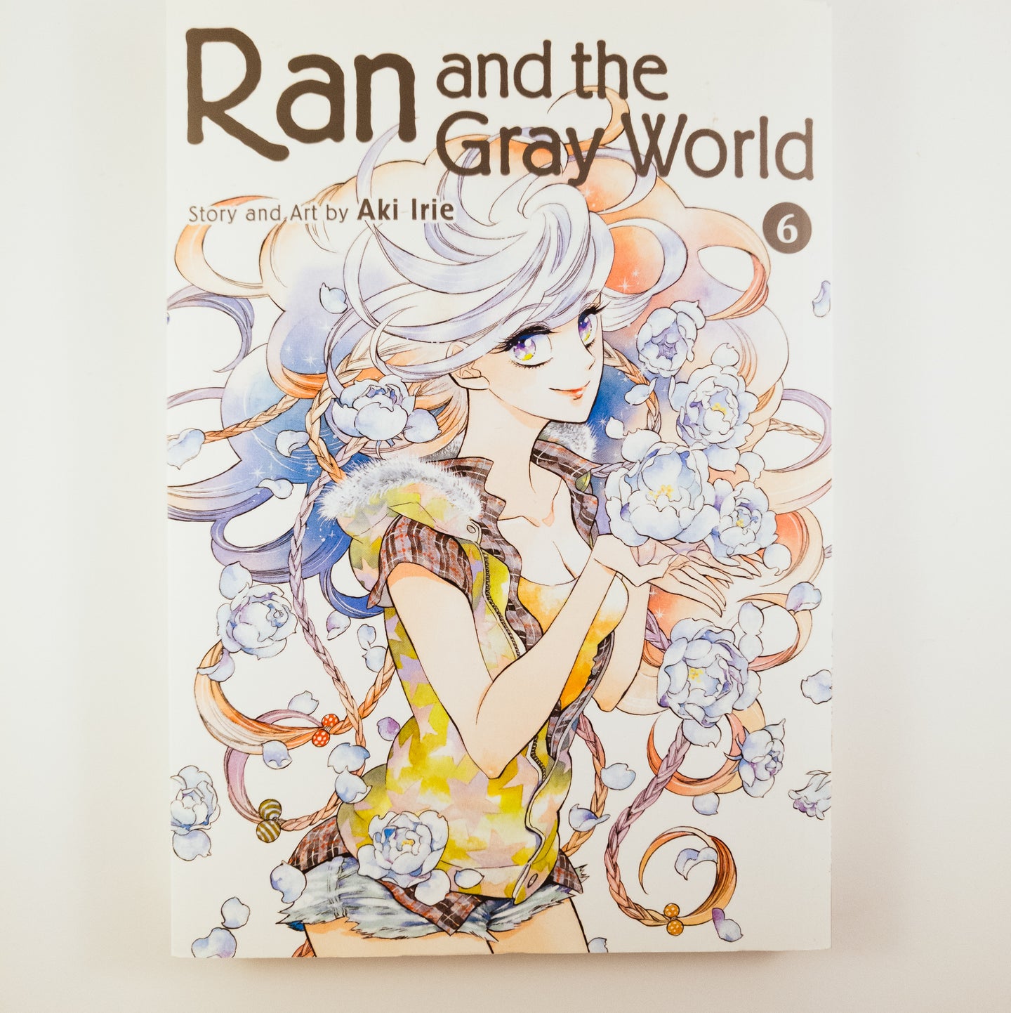 Ran and the Gray World Volume 6. Manga by Aki Irie.