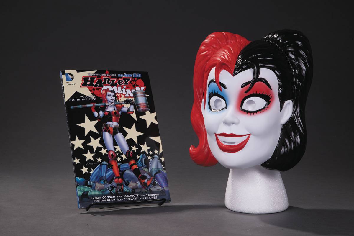Harley Quinn Book and PVC Mask Set