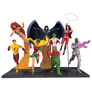 Teen Titans multi Part Statue Collection Set. Robin, star Fire, Raven, Speed, Beast Boy, Cyborg