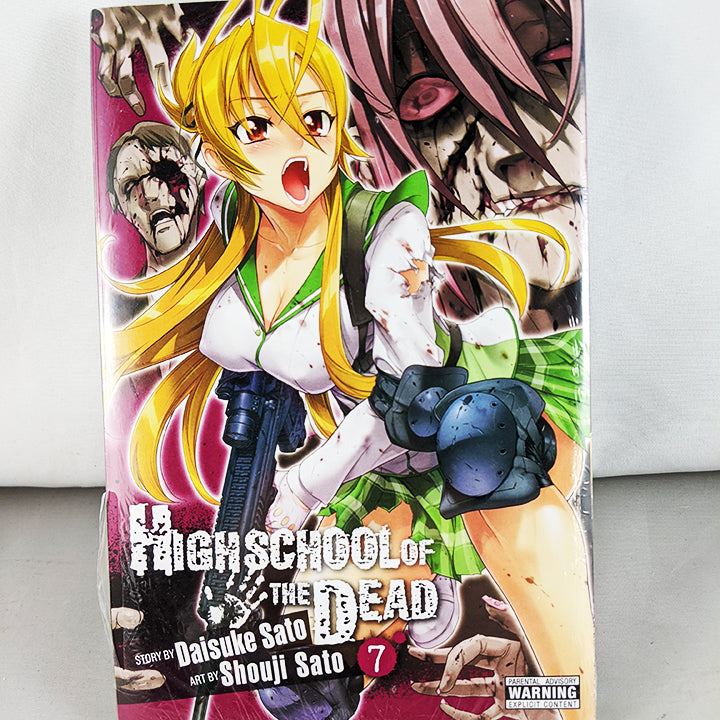 Front cover of Highschool of the Dead Volume 7. Manga by Daisuke Sato and Shouji Sato.